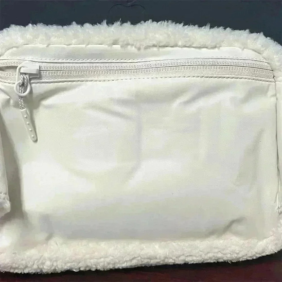Lululemon Large Belt Bag White/Gold Fleece Unis everywhere belt bag plush fleece - Picture 5 of 11